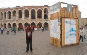 Foto della piazza antistante l'Arena di Verona.