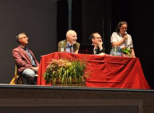 Foto del banco dei relatori al Teatro Lipomo, Como, 12 ottobre 2018.